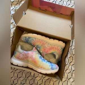 NIB // Skechers Summits Sneakers in Tie Dye